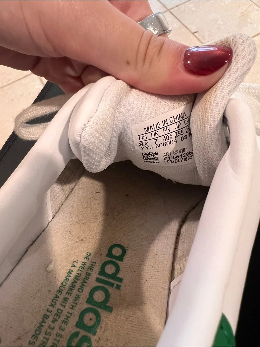 Adidas Stan Smith sneakers with a signature green heel cap - Picture 5 of 5